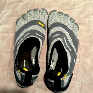 VibramEL-X Knit shoe in size11.5
